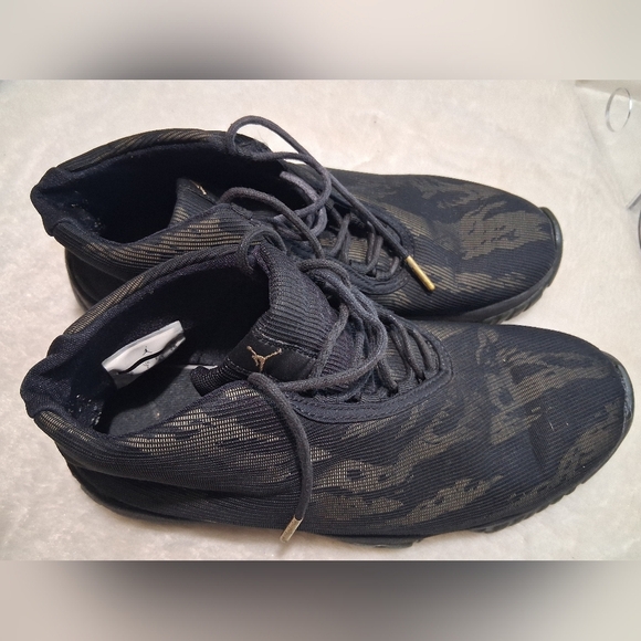 Jordan Black Textured Men's Athletic Shoes - Picture 6 of 8